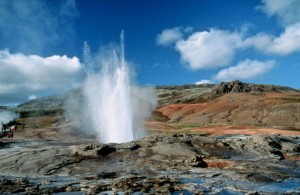 Erupting_geysir